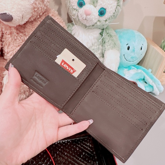 Levi's mens RFID-Blocking Extra Capacity Wallet/NWB - Picture 3 of 6